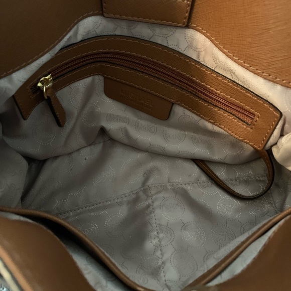 Michael Kors Bag - Picture 7 of 8